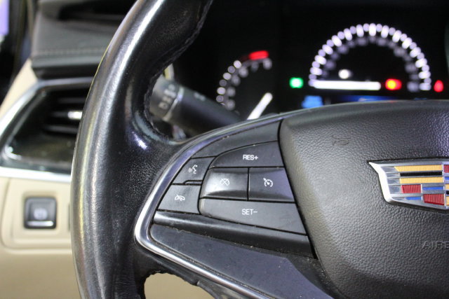 Used 2019 Cadillac XT5 FWD image 16
