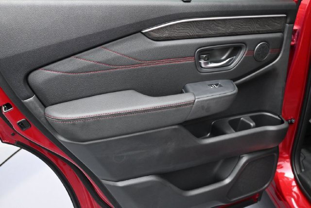New 2026 Honda Pilot Black Edition image 2