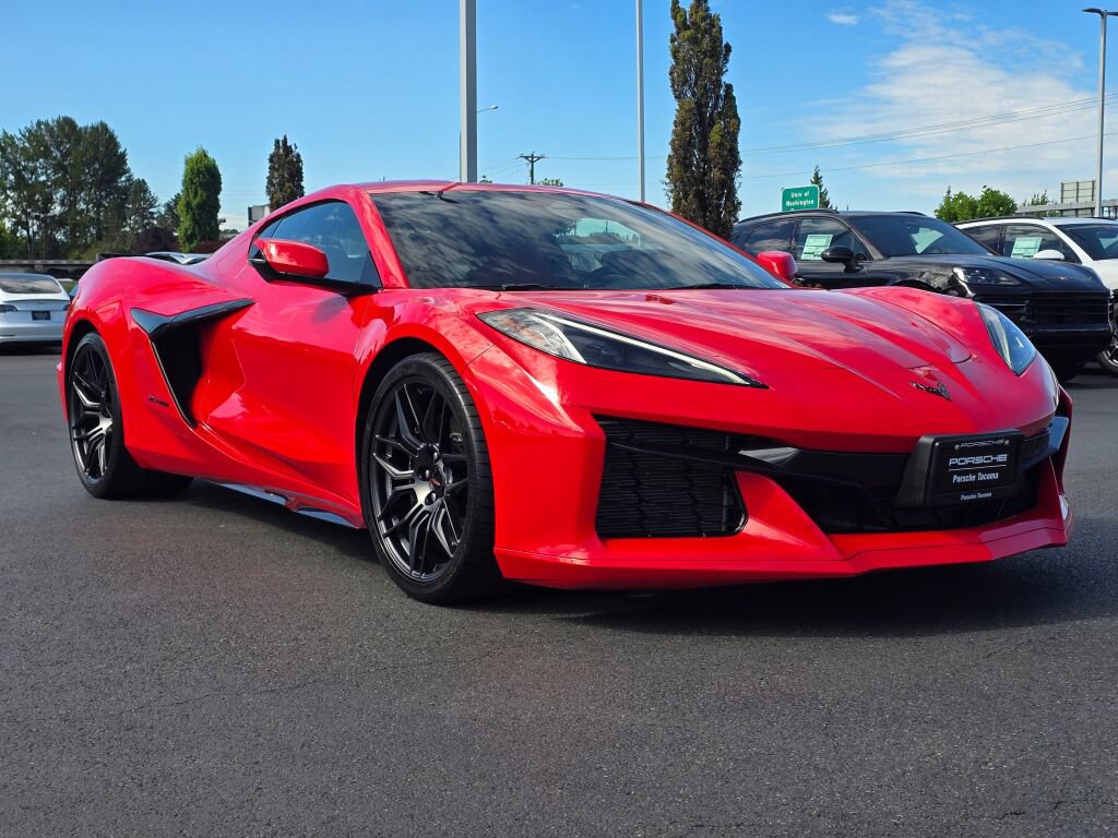 Used 2024 Chevrolet Corvette Z06 RWD image 7