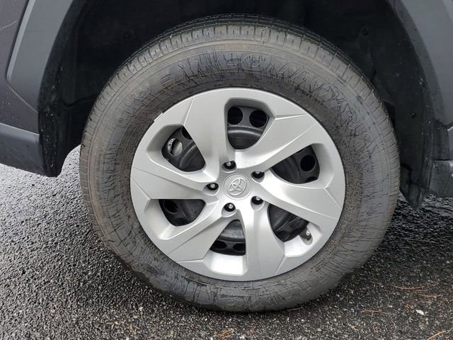 Used 2024 Toyota RAV4 LE image 5