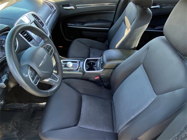 Used 2022 Chrysler 300 Touring w/ Sport Appearance Package image 6