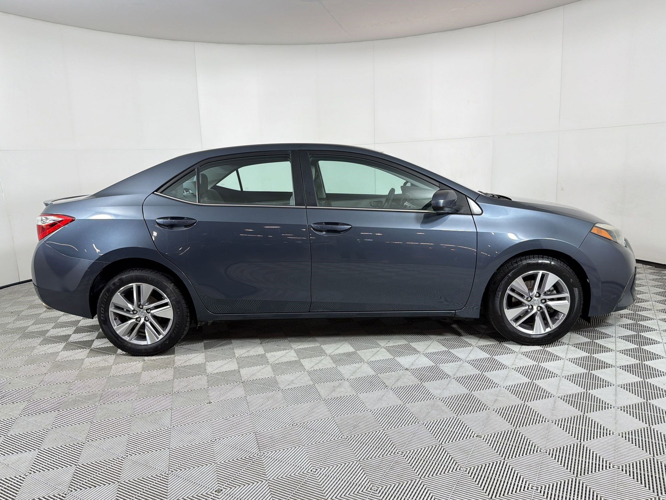 Used 2015 Toyota Corolla LE FWD image 8