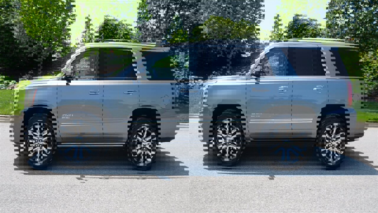 Used 2018 GMC Yukon Denali image 2