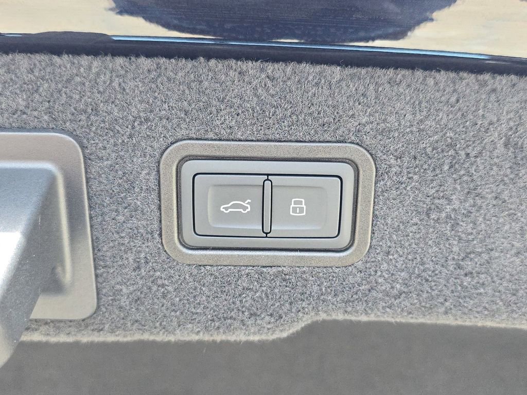 New 2026 Audi A8 L 3.0T AWD/4WD image 13