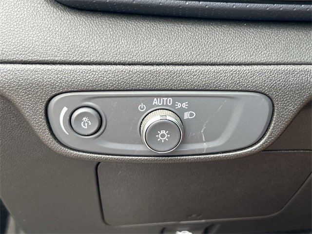 Used 2022 Chevrolet Bolt EUV Premier w/ Sun & Sound Package image 32