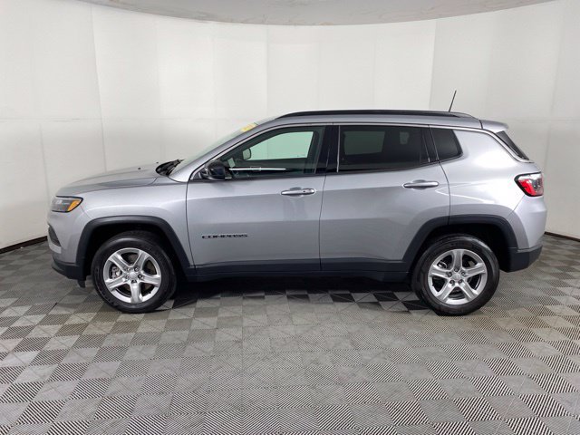 Used 2023 Jeep Compass Latitude w/ Convenience Group AWD/4WD image 10