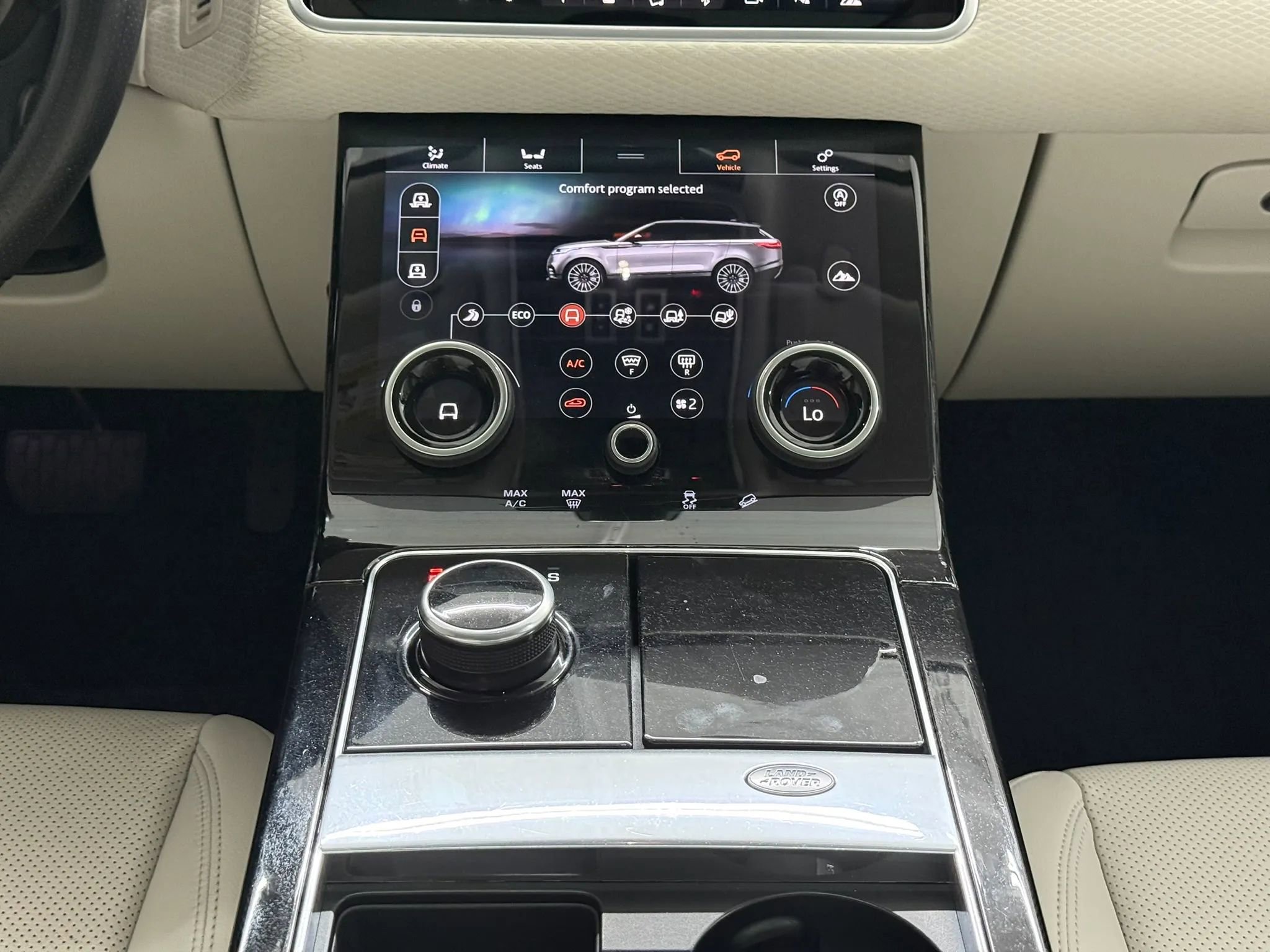 Used 2018 Land Rover Range Rover Velar R-Dynamic SE image 30