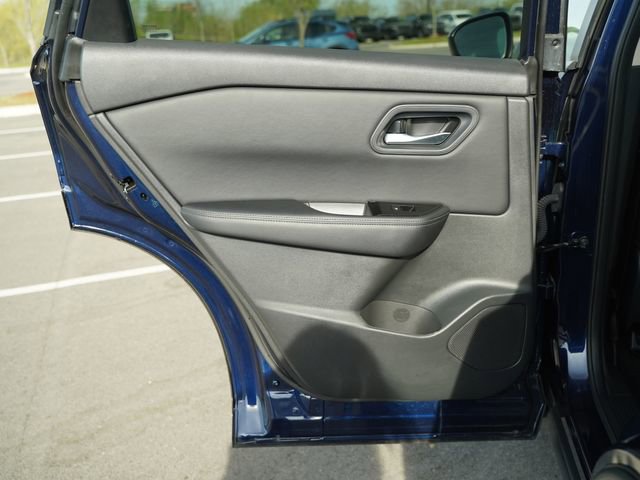 Used 2025 Nissan Rogue SV FWD image 16