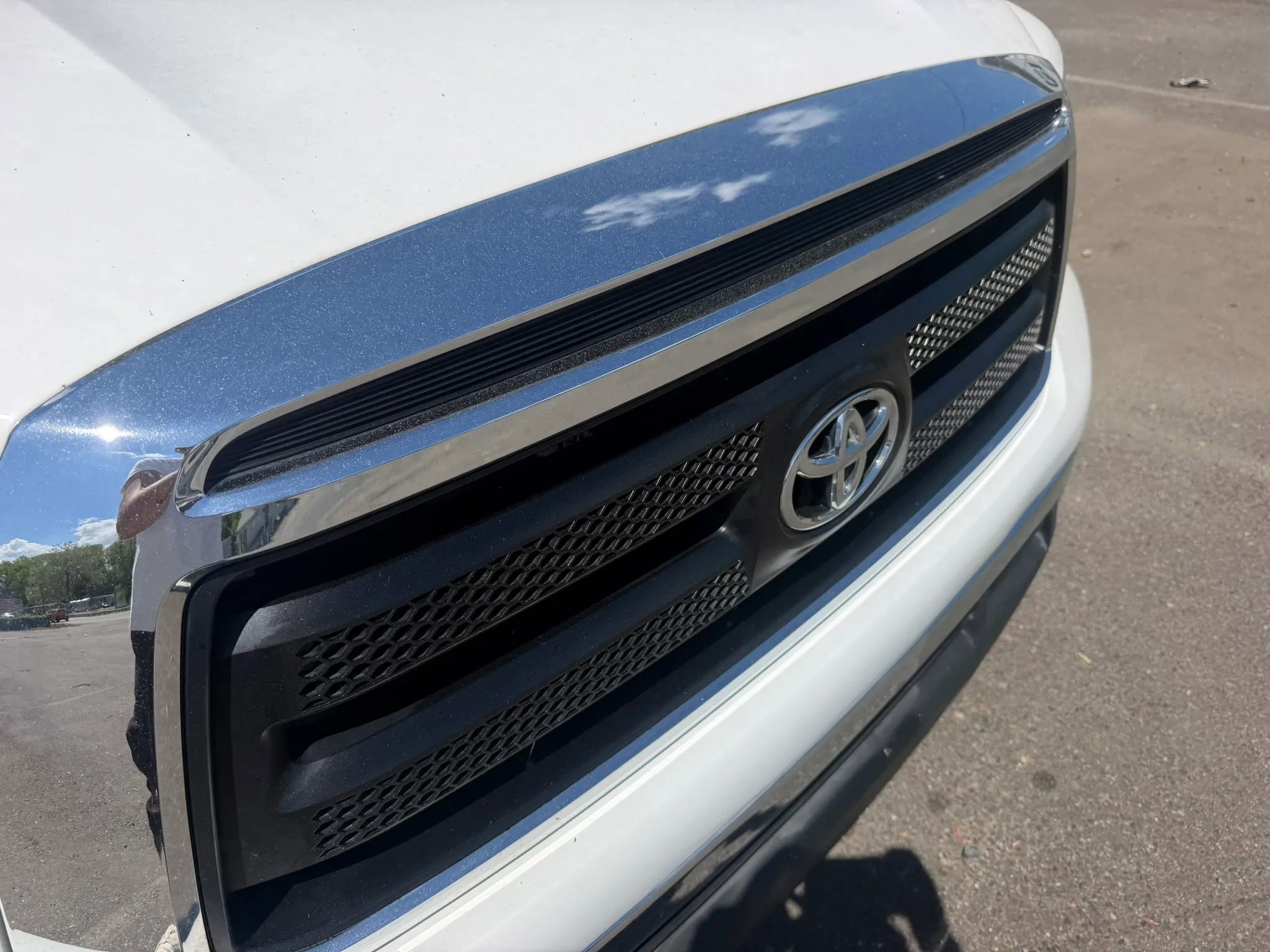 Used 2012 Toyota Tundra 4x4 CrewMax w/ Tow Pkg image 5