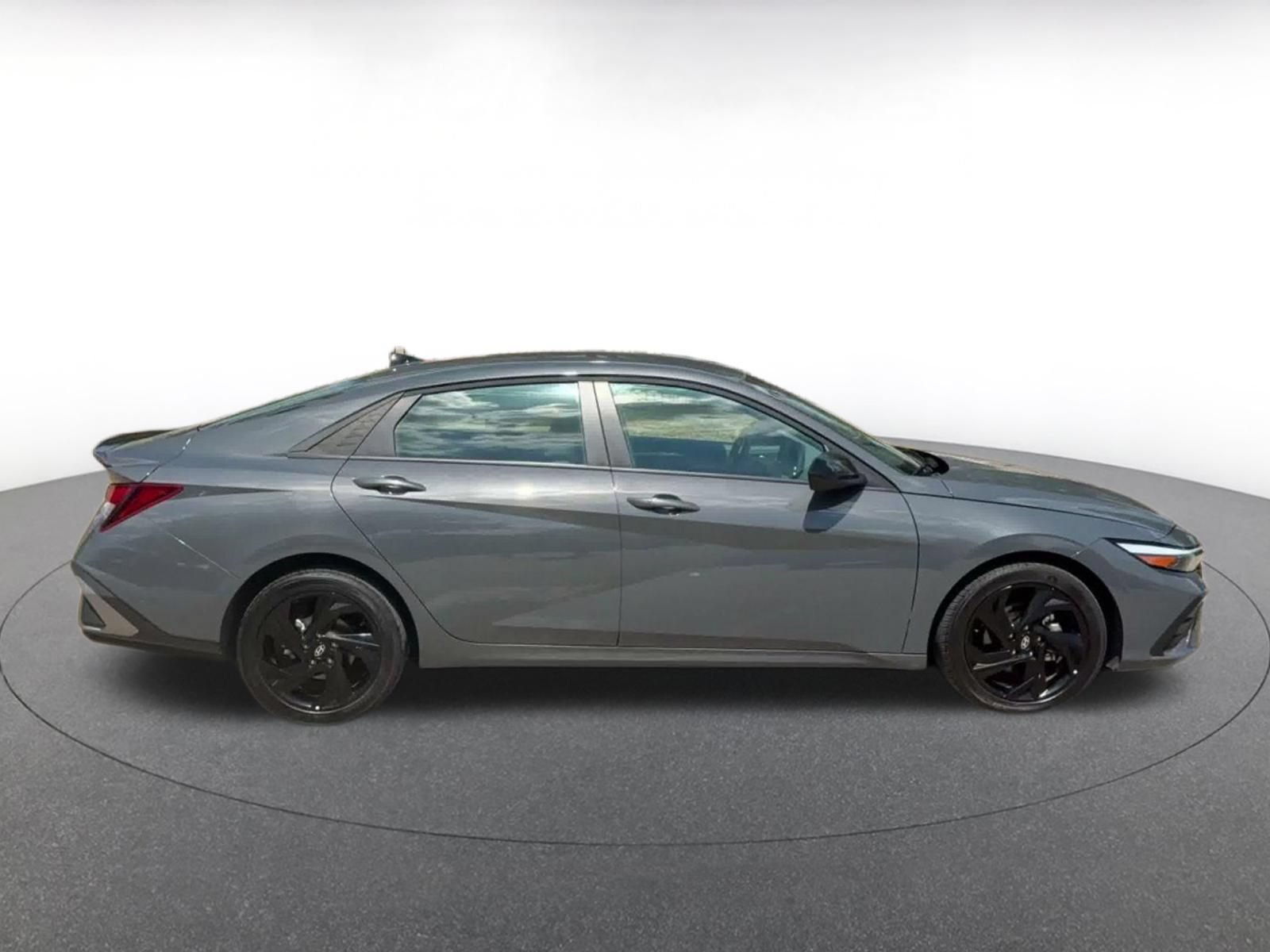 Used 2026 Hyundai Elantra Sport FWD image 15