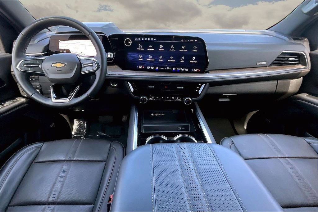 Used 2025 Chevrolet Suburban High Country RWD image 7