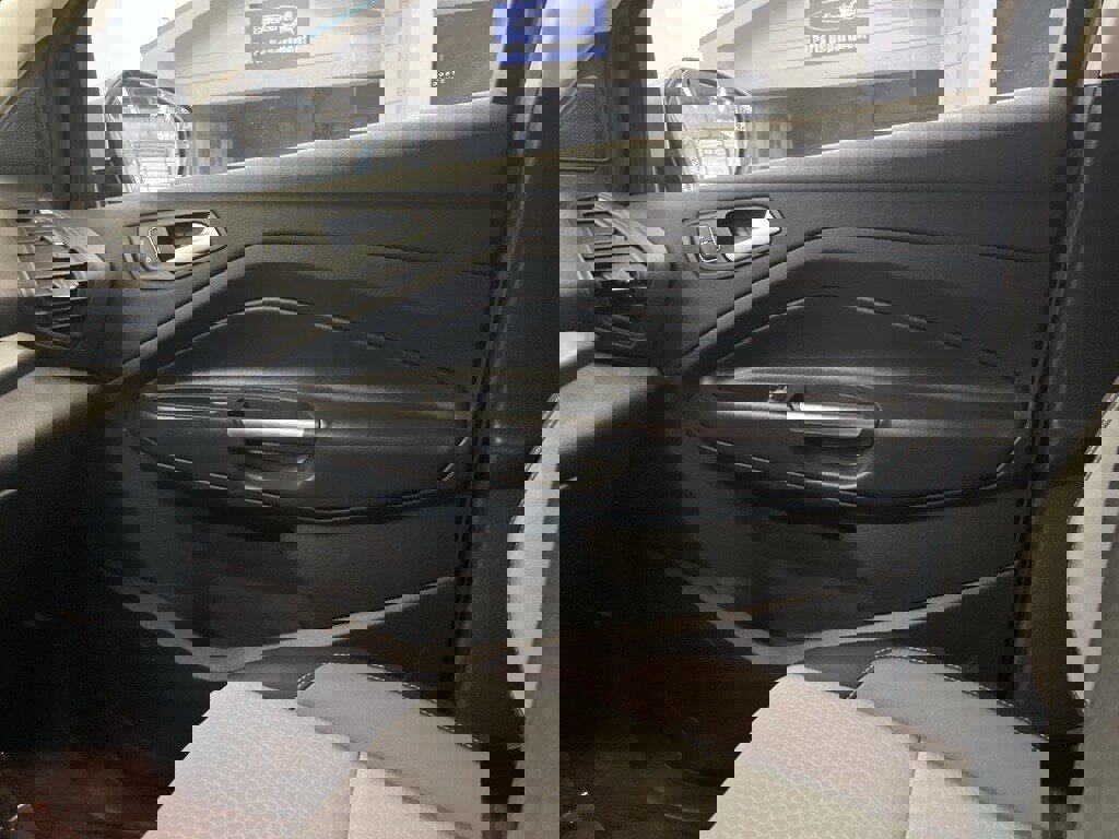 Used 2019 Ford Escape SE image 14