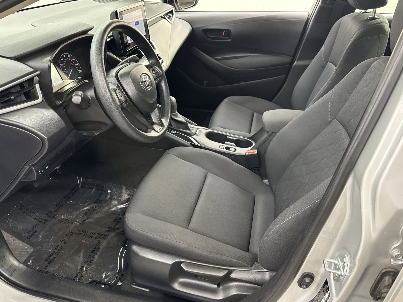 Used 2024 Toyota Corolla LE image 2