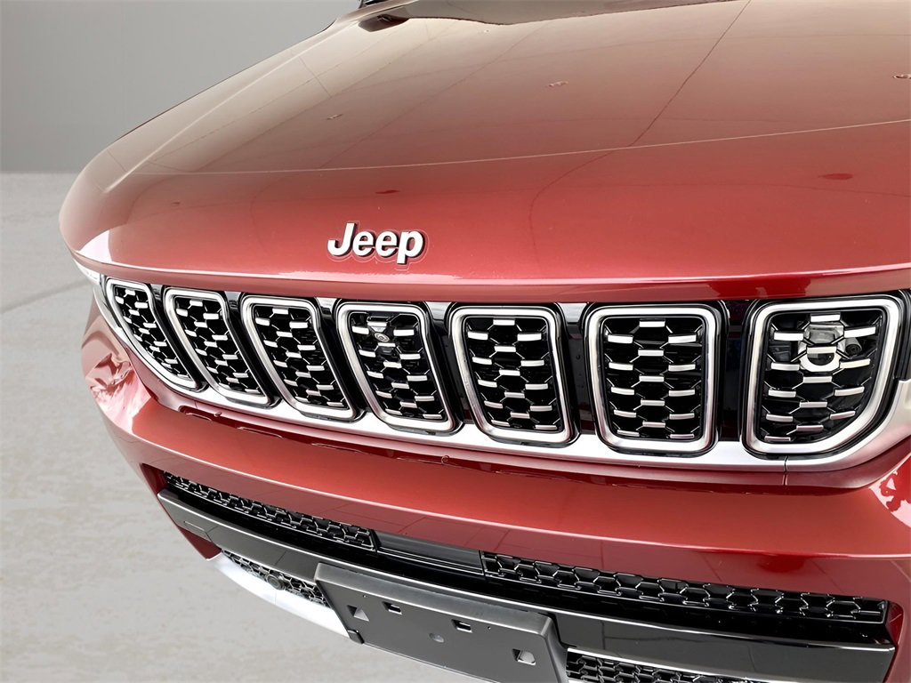 Used 2023 Jeep Grand Cherokee L Summit image 2