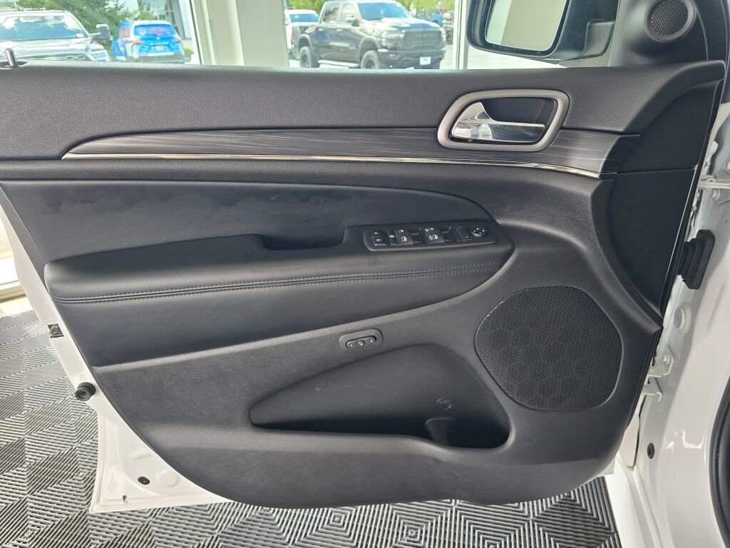 Used 2020 Jeep Grand Cherokee Limited X image 38