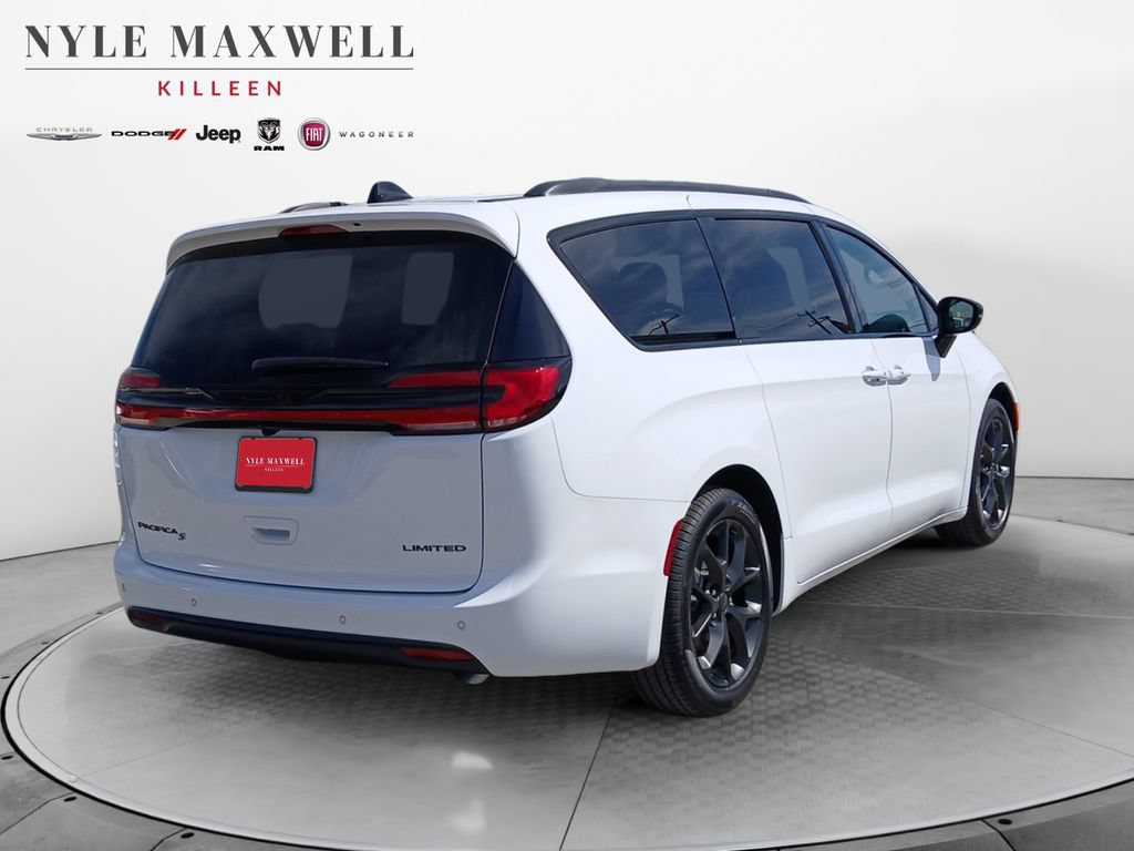 New 2027 Chrysler Pacifica Limited FWD image 16