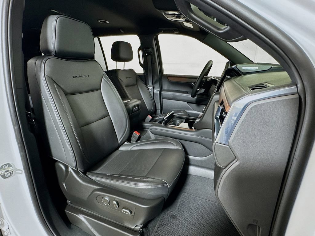 Certified 2025 GMC Yukon Denali AWD/4WD image 28