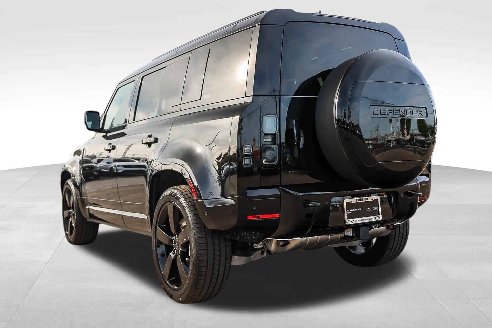 New 2026 Land Rover Defender 110 X-Dynamic SE image 7