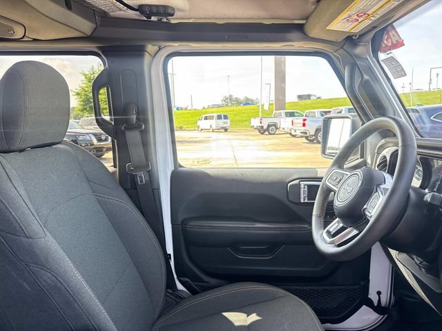 Used 2025 Jeep Wrangler Unlimited Sahara AWD/4WD image 14