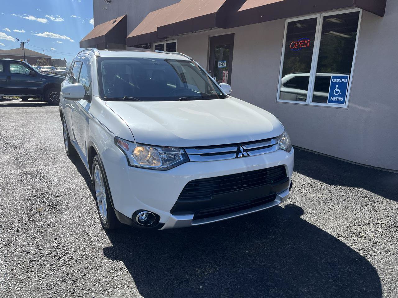 Used 2015 Mitsubishi Outlander SE AWD/4WD image 2