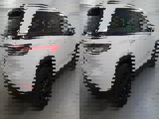 Certified 2023 Jeep Grand Cherokee Altitude image 22