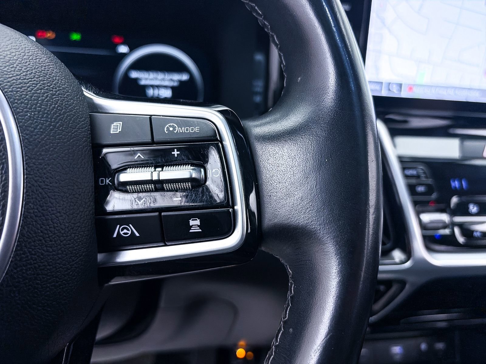 Certified 2023 Kia Sorento SX image 32