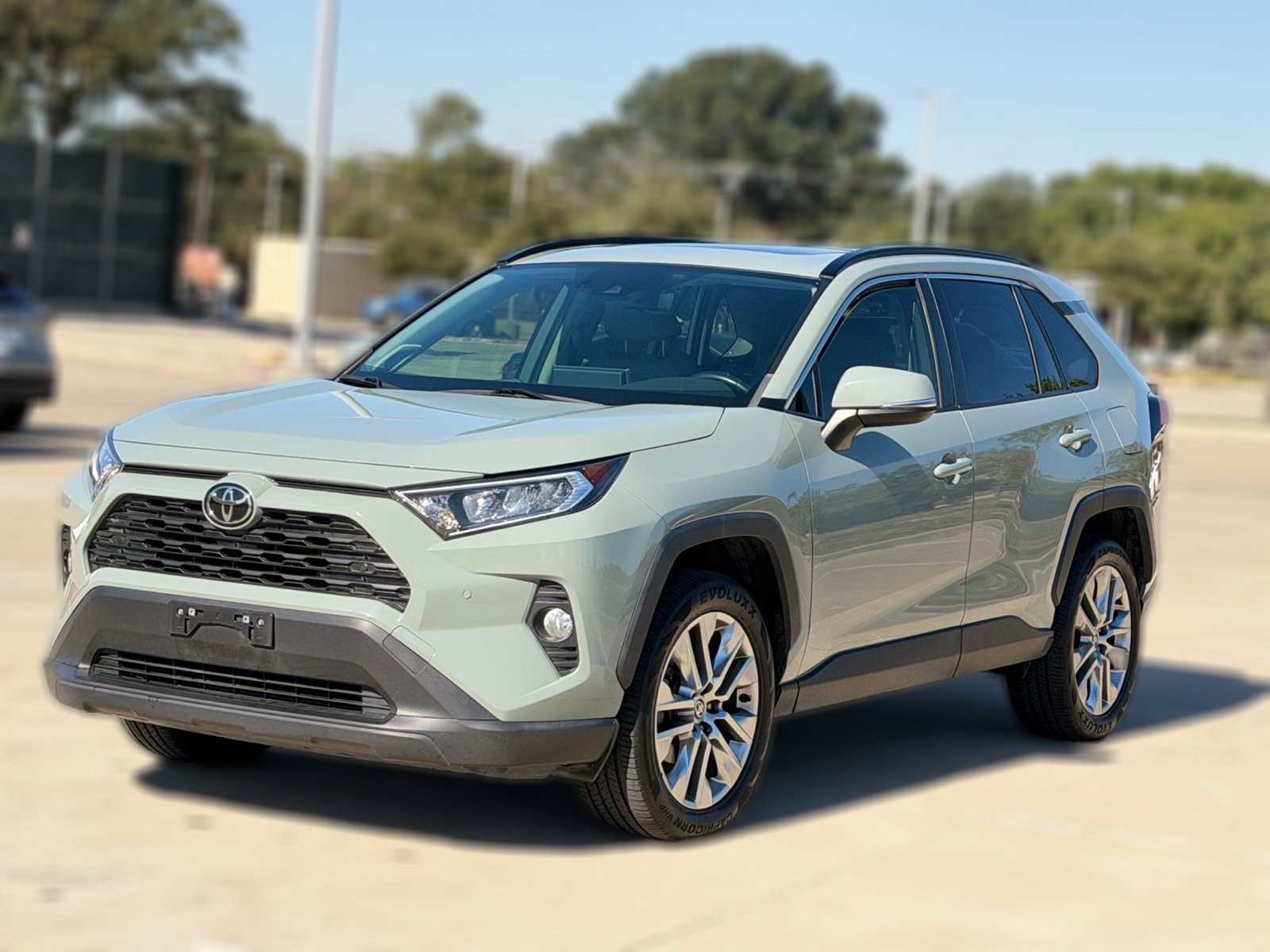 Used 2020 Toyota RAV4 XLE Premium FWD image 2
