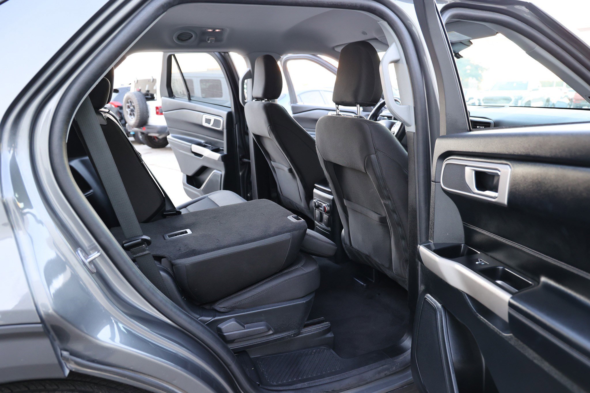 Used 2023 Ford Explorer XLT image 43