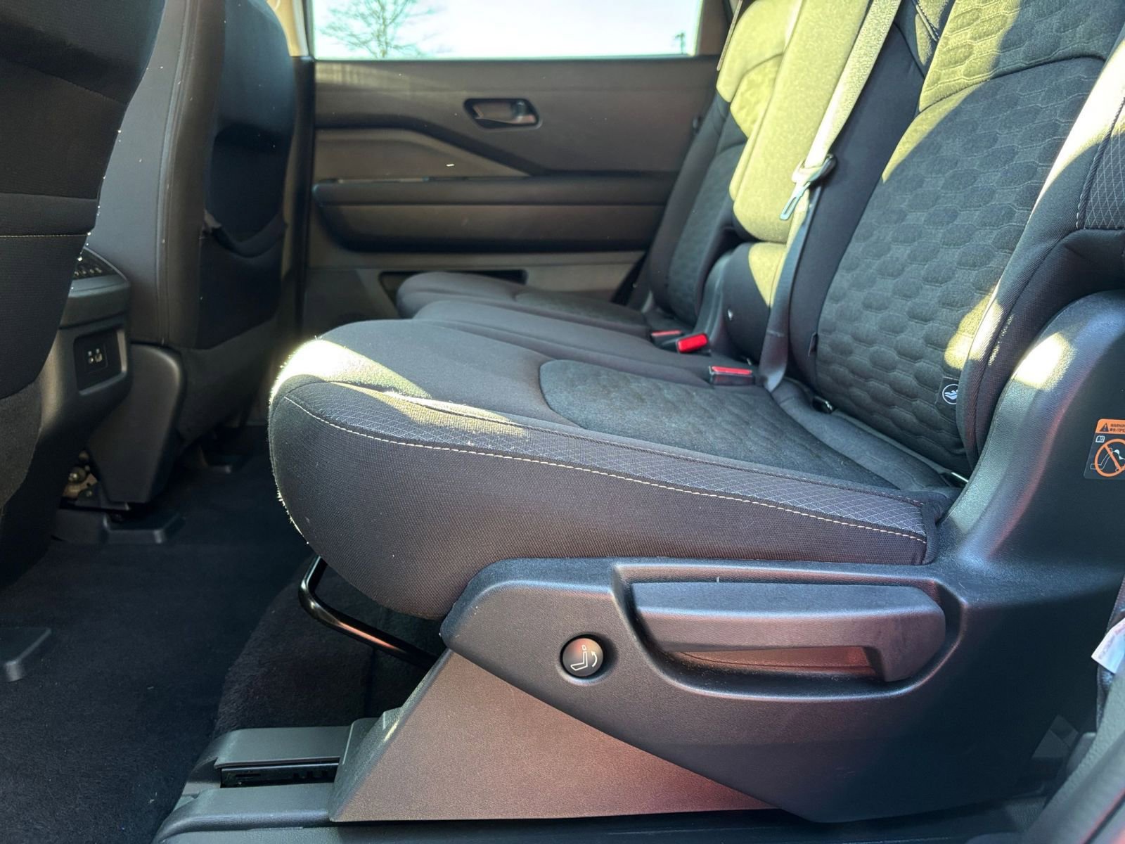 Used 2025 Nissan Pathfinder SV image 25