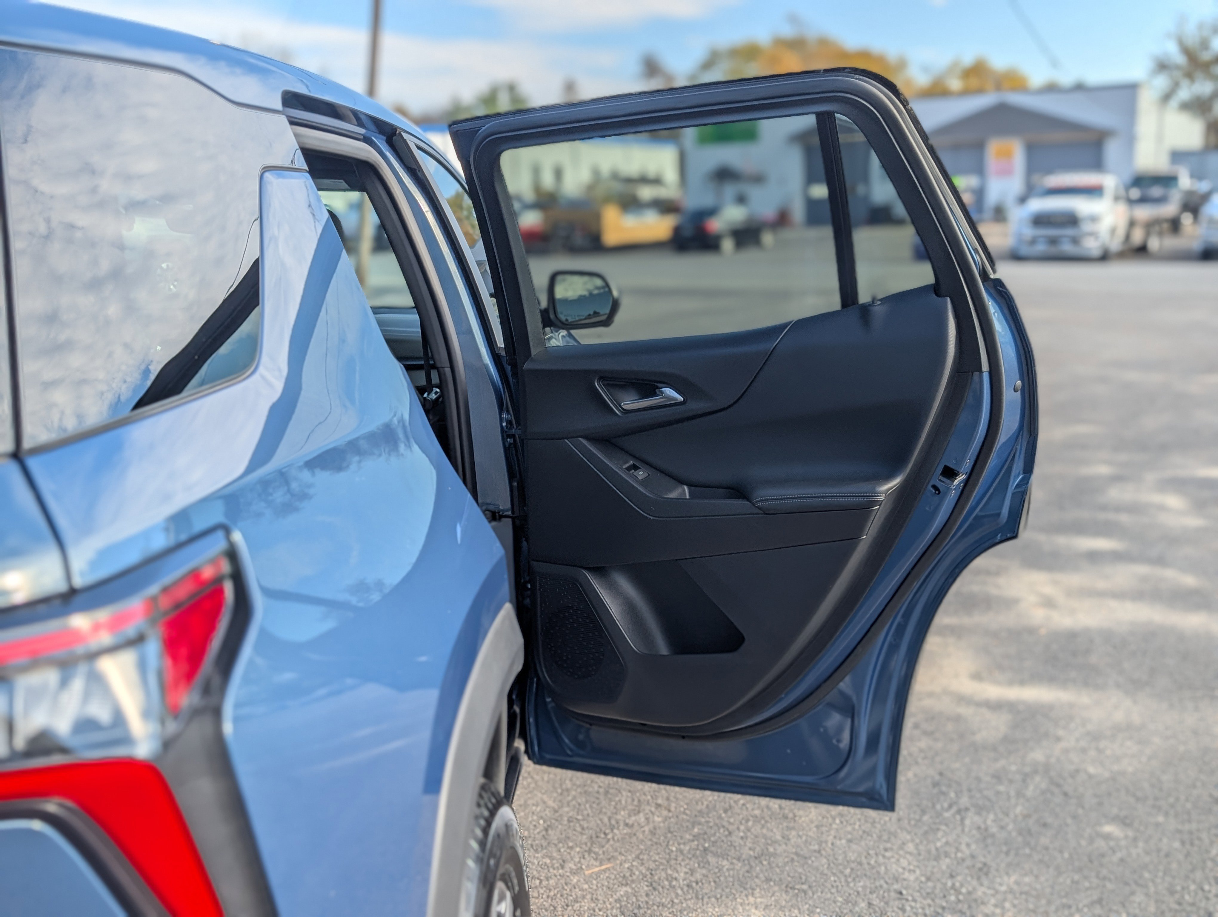 Used 2025 Chevrolet Equinox LT w/ Safety and Technology Package image 37
