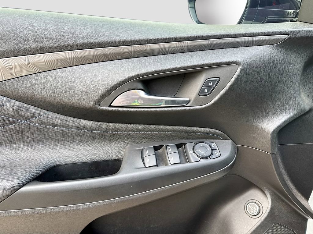 Used 2025 Buick Envista Sport Touring w/ Convenience II Package FWD image 9