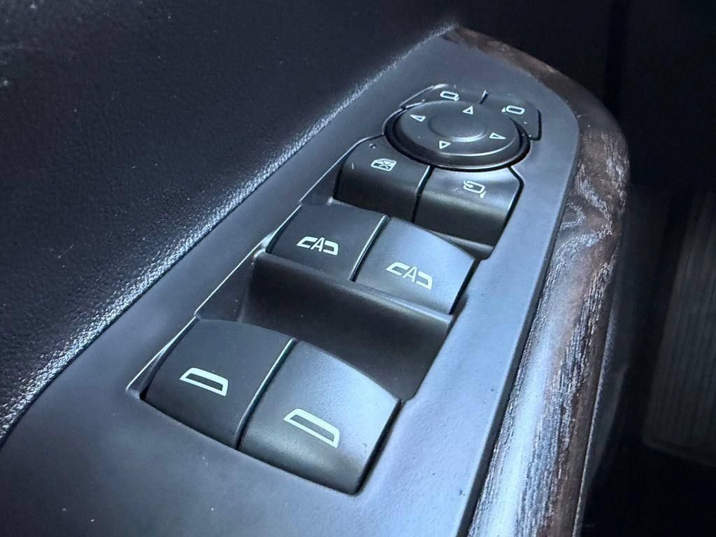 Used 2021 GMC Acadia Denali w/ Denali Technology Package FWD image 18