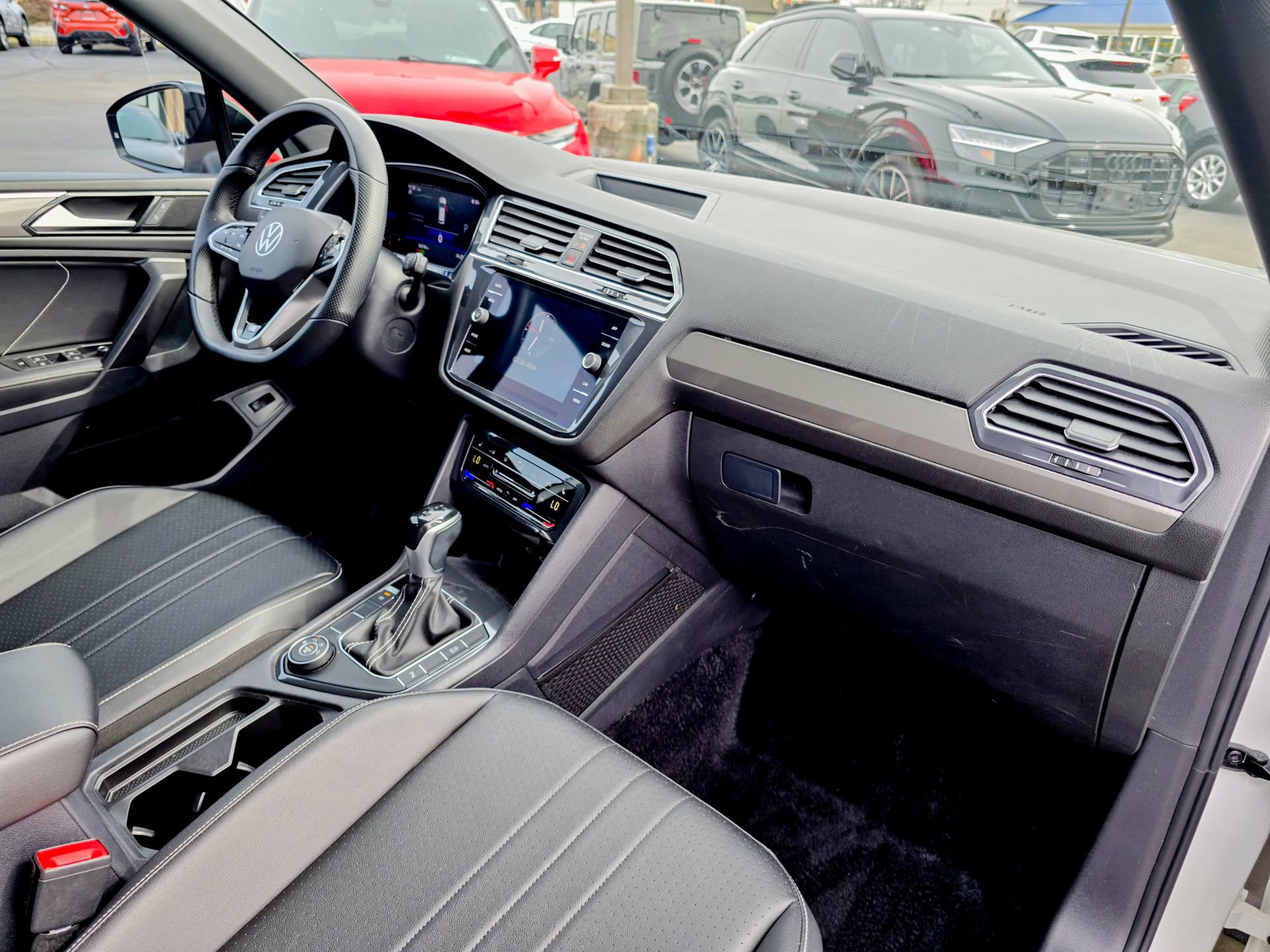 Used 2022 Volkswagen Tiguan SE R-Line image 8