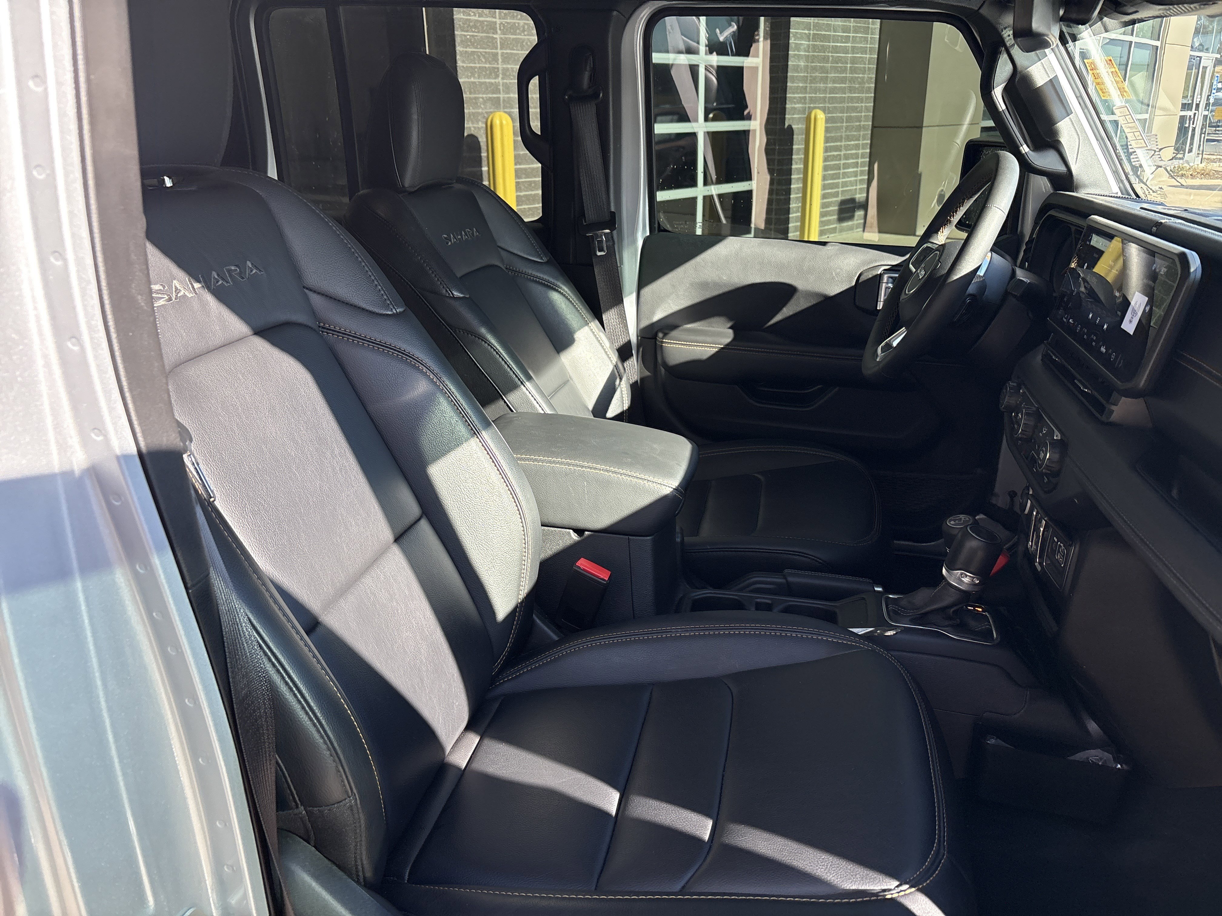 Used 2024 Jeep Wrangler Unlimited Sahara w/ Technology Group image 32