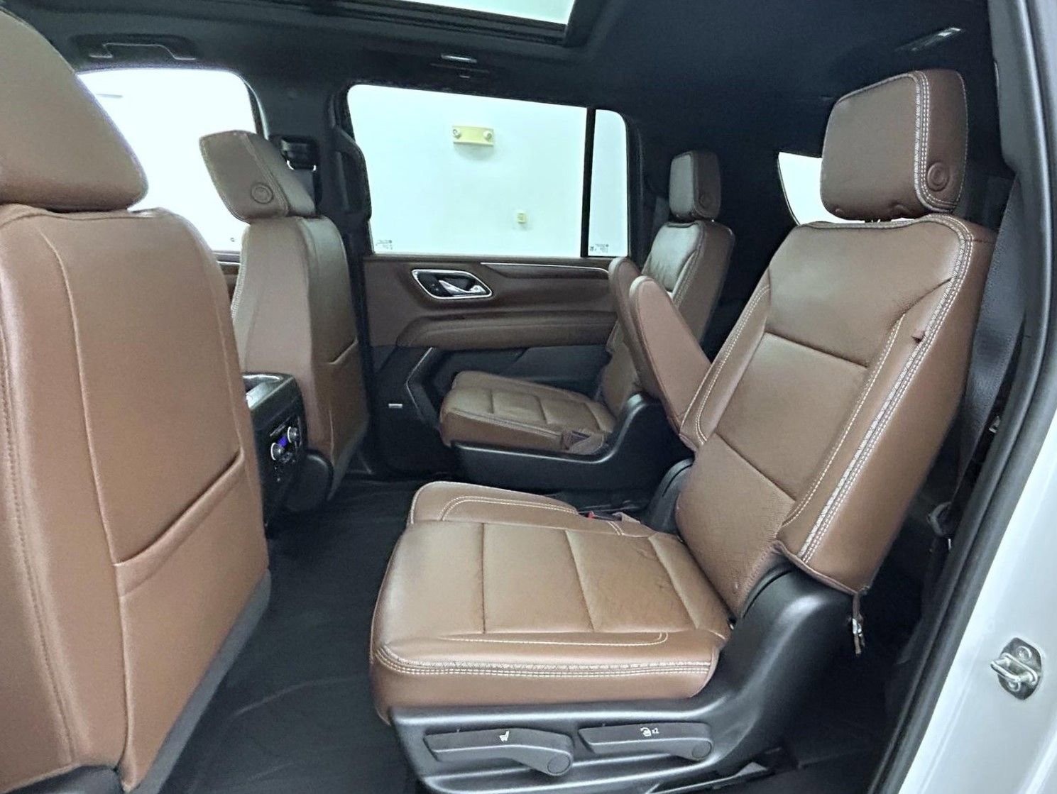 Used 2023 Chevrolet Suburban High Country AWD/4WD image 22