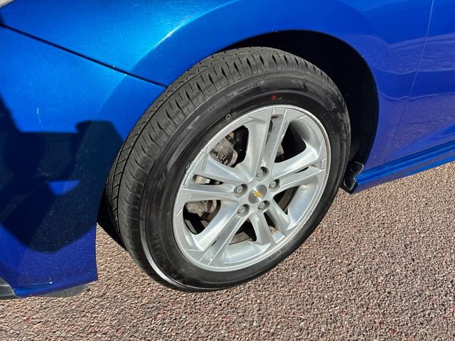 Used 2017 Chevrolet Cruze LT w/ Convenience Package FWD image 4