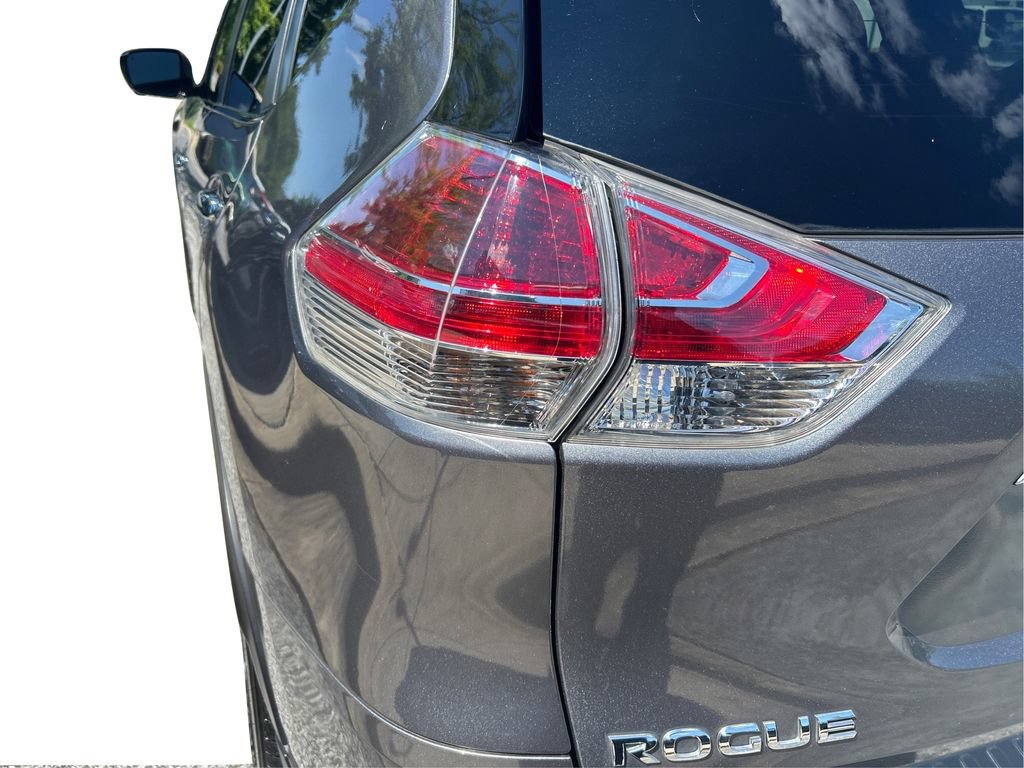 Used 2016 Nissan Rogue SL w/ SL Premium Package FWD image 32