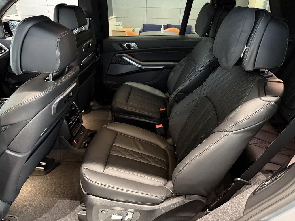 New 2026 BMW X7 M60i image 13