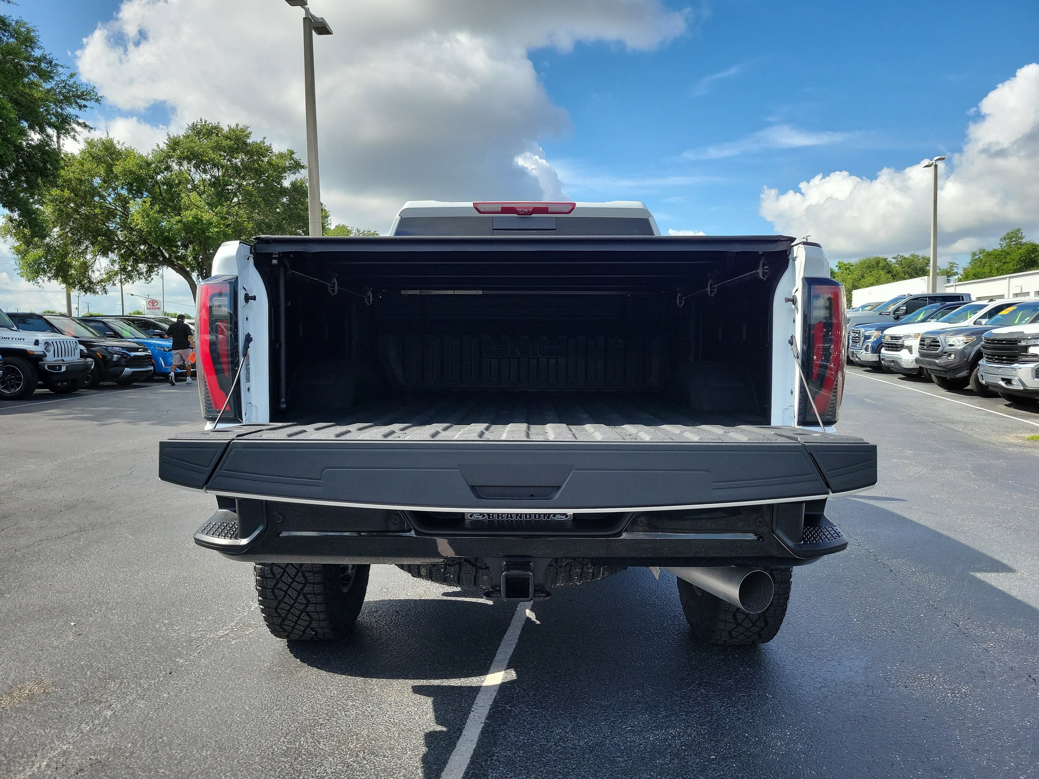 Used 2025 GMC Sierra 2500 AT4X AWD/4WD image 10