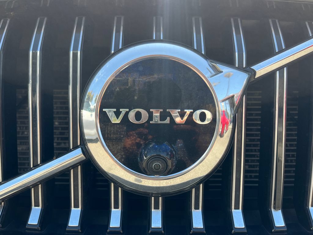 Used 2023 Volvo XC60 B5 Plus AWD/4WD image 17