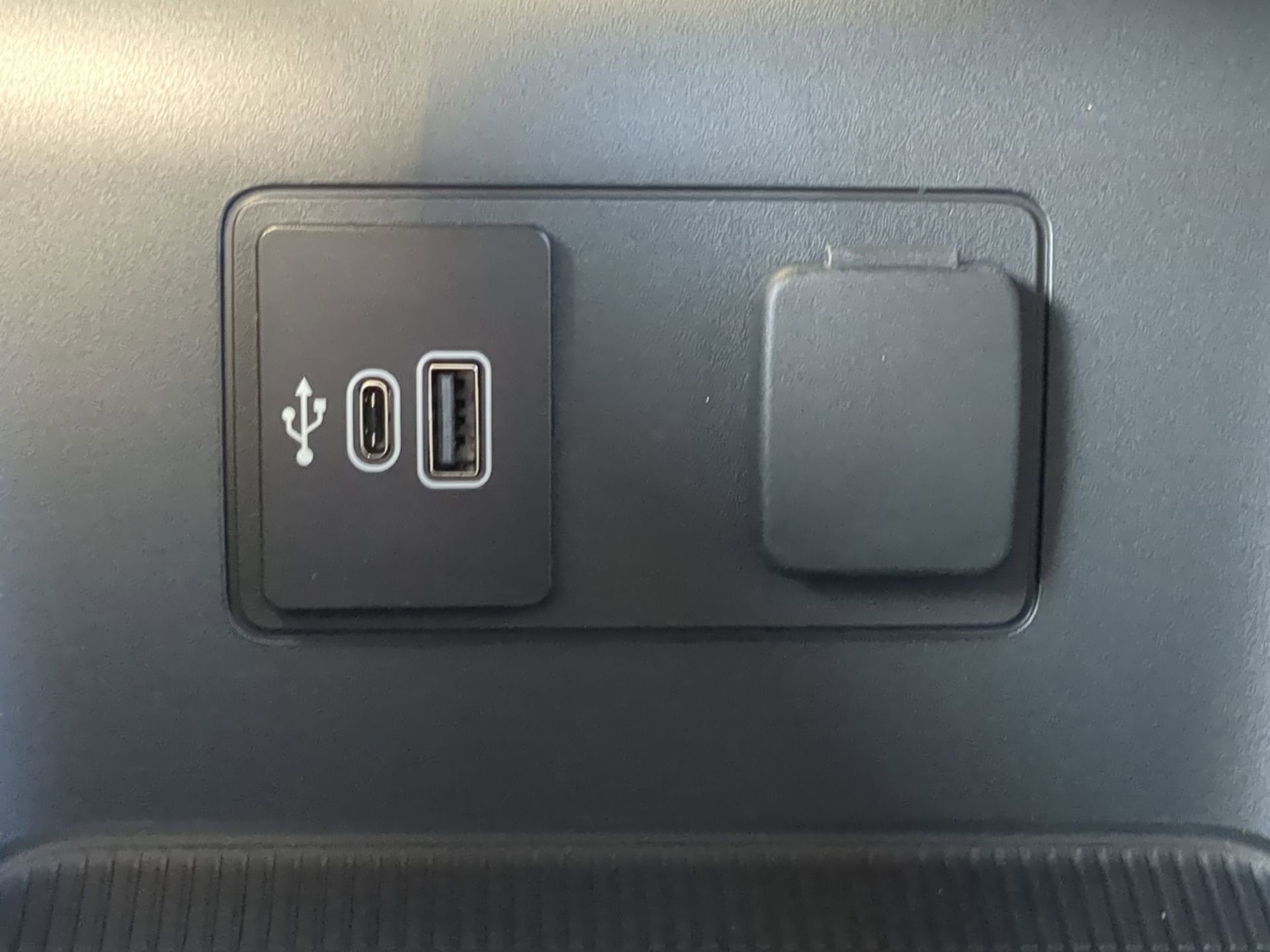 New 2026 Ford Explorer Active RWD image 59