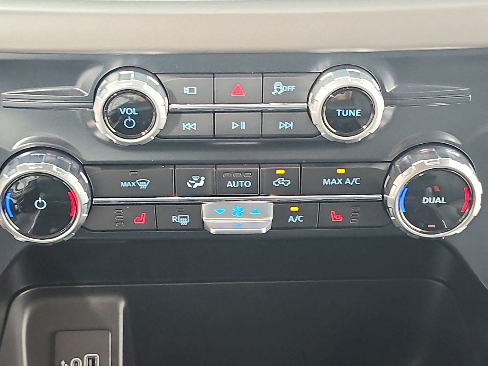 Used 2025 Ford F150 XLT w/ Equipment Group 302A MID AWD/4WD image 34