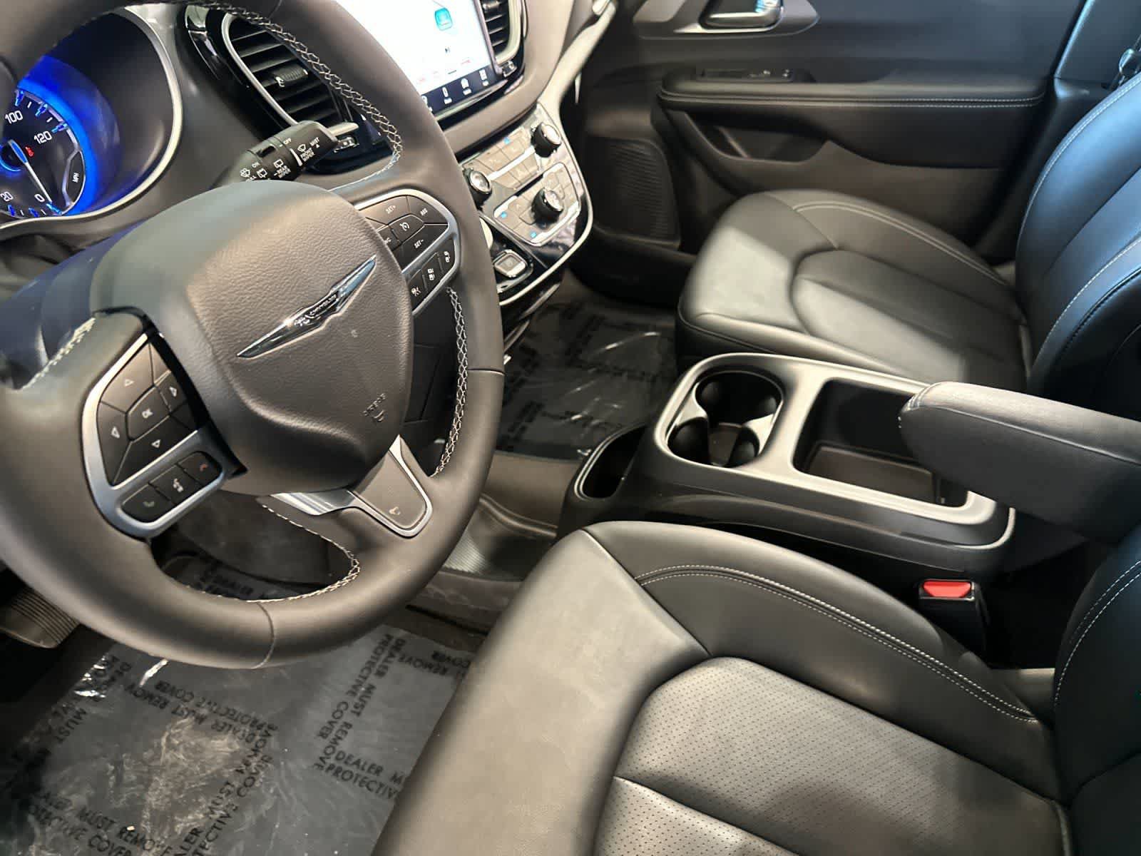 Used 2026 Chrysler Pacifica Select FWD image 12