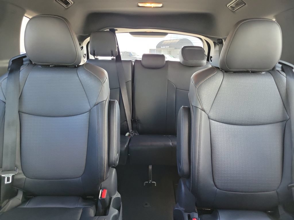 Used 2023 Toyota Sienna XLE Woodland Edition AWD/4WD image 7