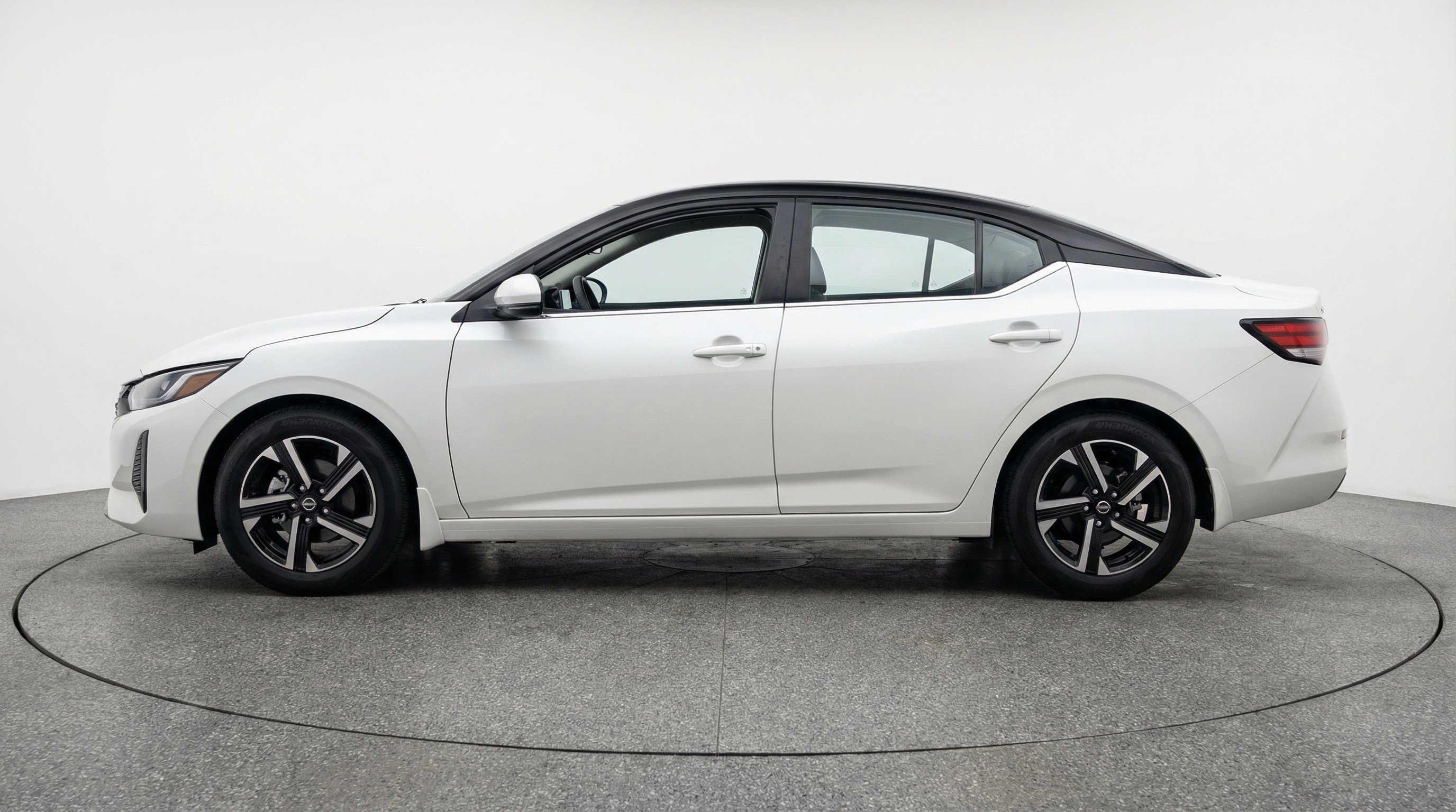 Used 2025 Nissan Sentra SV image 5