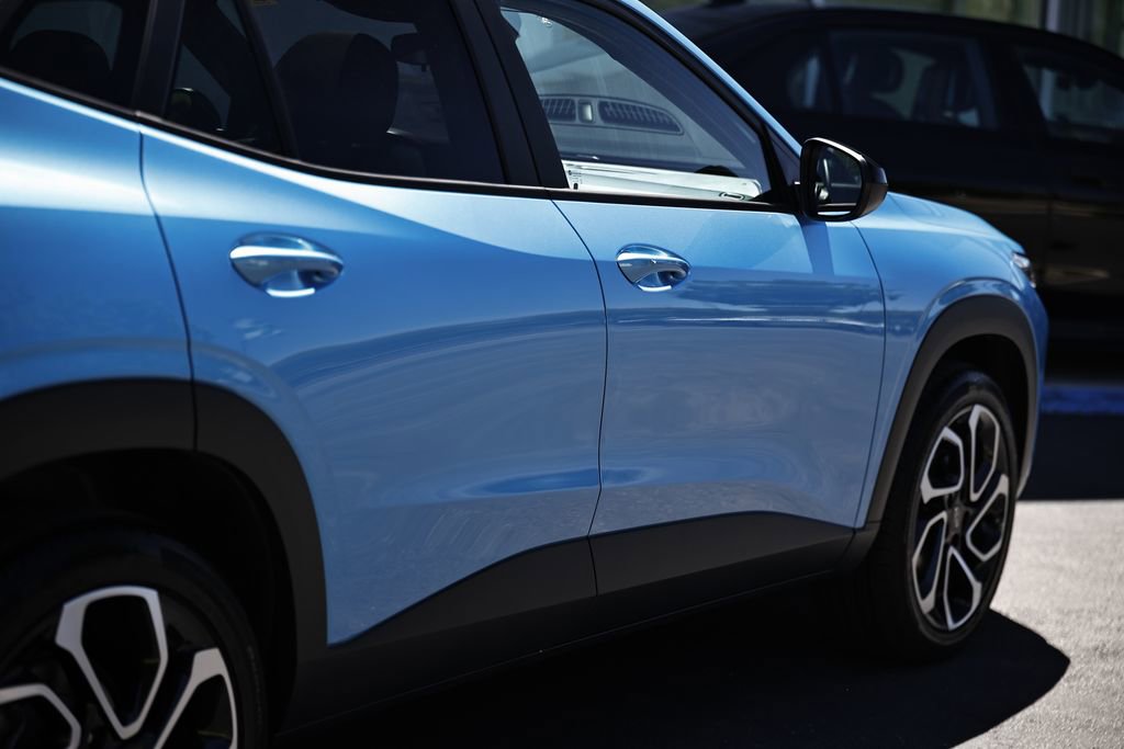 Used 2025 Chevrolet Trax RS w/ Sunroof Package FWD image 6