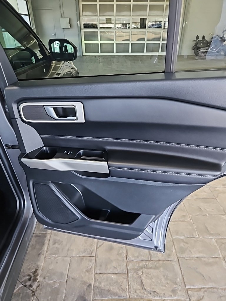 Used 2022 Ford Explorer XLT image 14