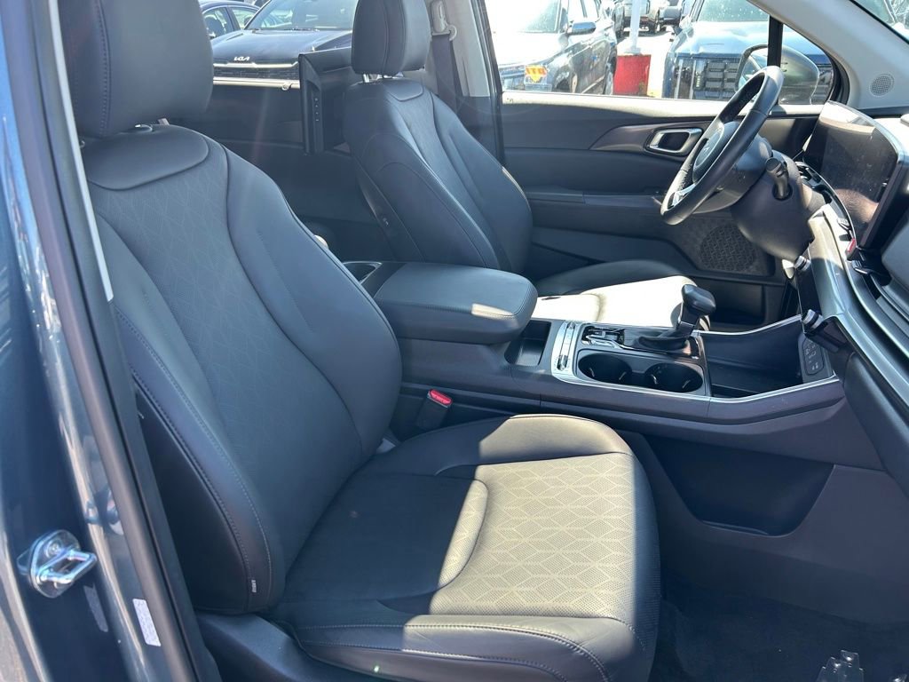 Certified 2025 Kia Carnival SX image 29