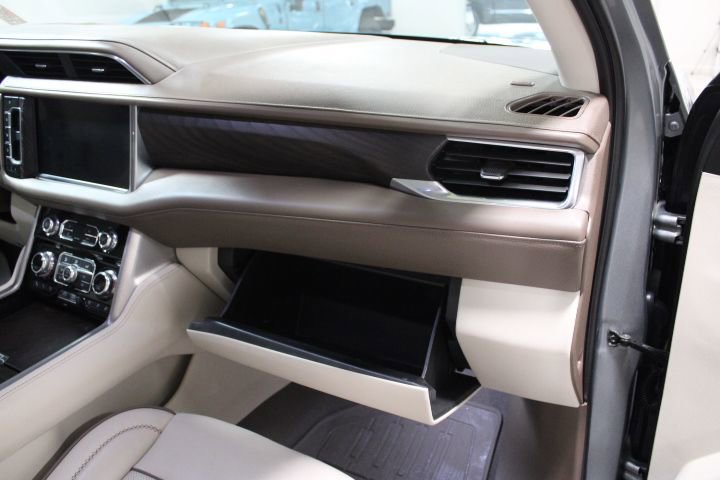 Used 2024 GMC Yukon XL Denali AWD/4WD image 29