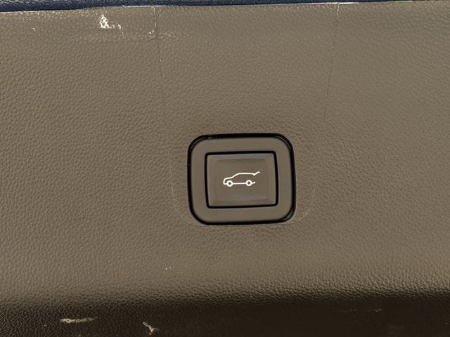 Used 2023 Chevrolet Traverse LT w/ Rear Camera Mirror Package AWD/4WD image 34